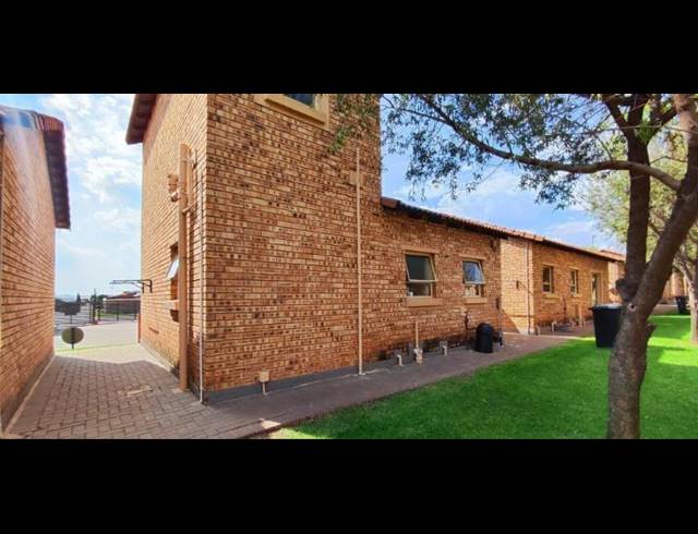 3 BEDROOM HOUSE FOR SALE IN DAWN PARK EXT